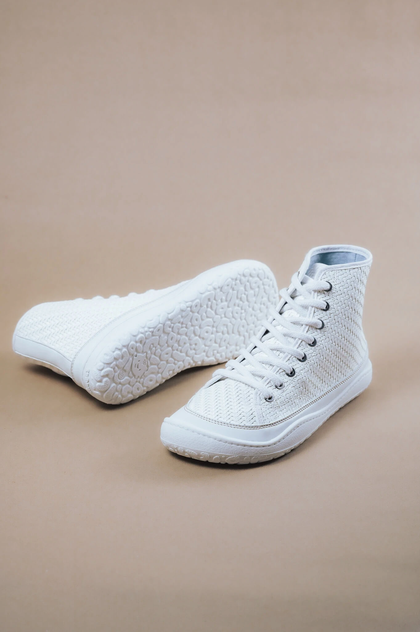 Босоногие ботинки Sambas the bambas Breeze — белые — фото 1 из 9
